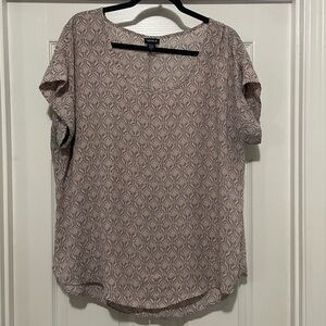 🌈3/$13 Torrid🌈 Torrid Pink Patterned Blouse
